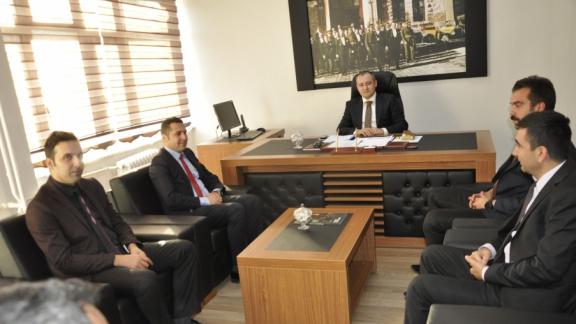   Çukurca Kaymakamı Mehmet Mut, Çukurca İlçe Milli Eğitim Müdürü Ceyhan Doğan´ı makamında ziyaret etti.