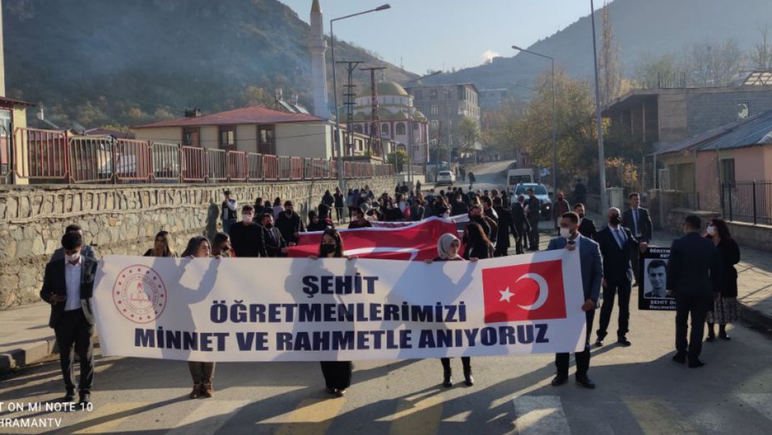 ŞEHİT ÖĞRETMENLERİMİZİN ANISINA YÜRÜYÜŞ