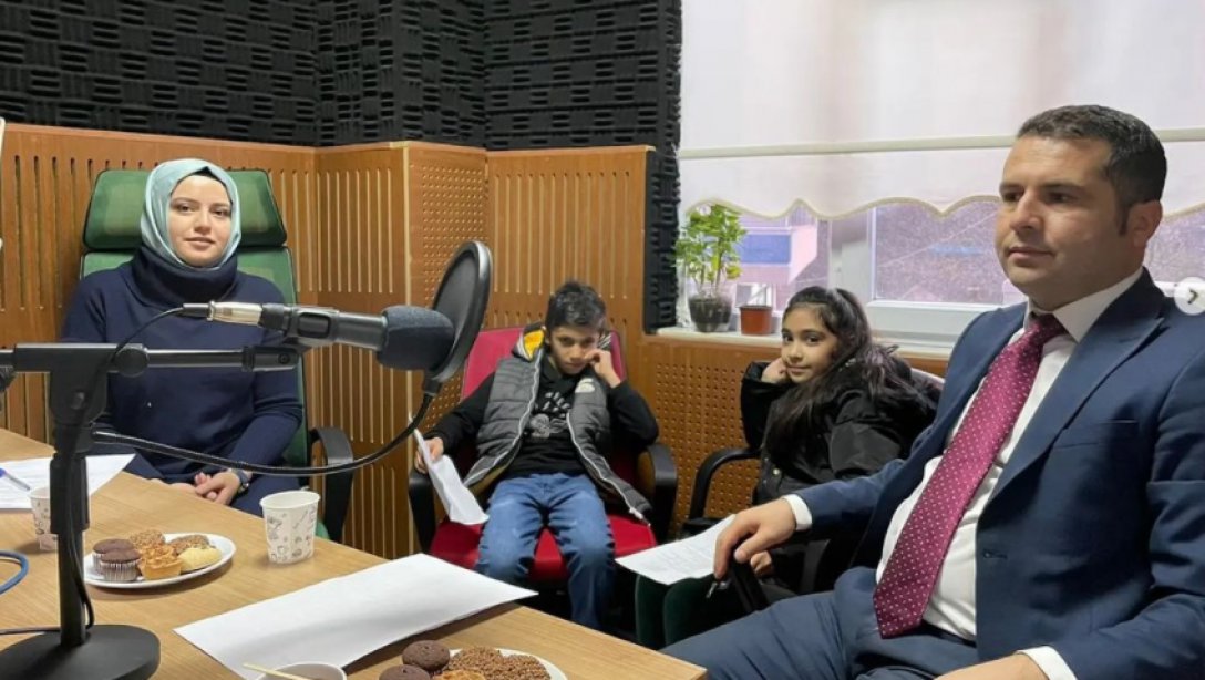 Sınırda Sınırsız Eğitim Projesi Sena Kıdışla İletişim Ve Söyleşi Radyo Programı