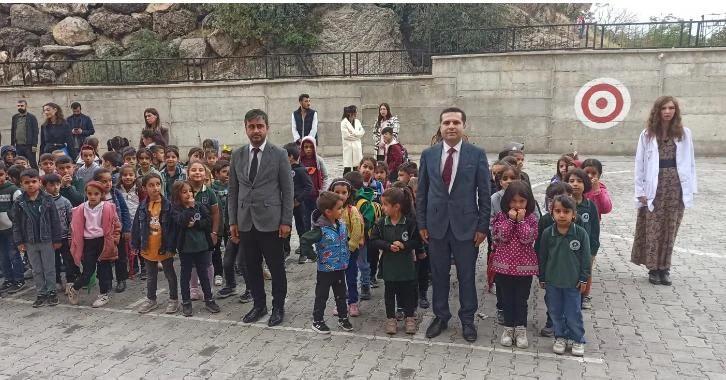 İlçe Milli Eğitim Müdürümüz Sayın Ceyhan DOĞAN'ın Atatürk İlkokulu Bayrak Töreni Katılımı 