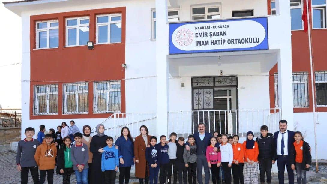 Kaymakamımız Sayın Mert KUMCU ve İlçe Milli Eğitim Müdürümüz Sayın Özge SÖNMEZ'in Emir Şaban İmam Hatip Ortaokulunu Ziyareti 