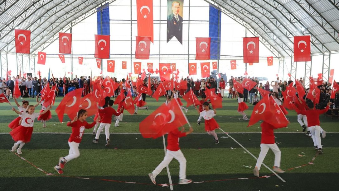 Türkiye Büyük Millet Meclisi'nin açılışının 104'üncü yıl dönümü ve Ulusal Egemenlik ve Çocuk Bayramı ilçemizde büyük coşkuyla kutlandı.