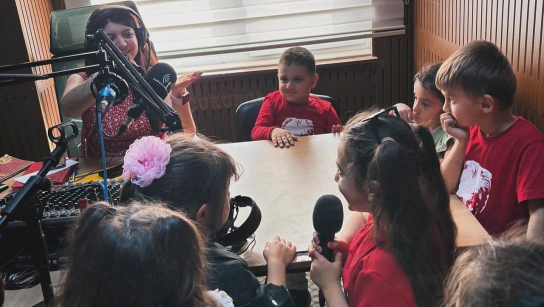 Öğretmen ve öğrencilerimiz, 23 Nisan Ulusal Egemenlik ve Çocuk Bayramı Söyleyişisi için Çukurca Radyosu'nda Söz Sizde Programına konuk oldular.