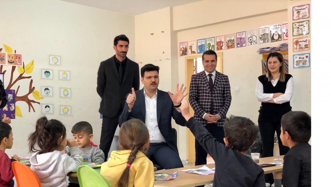 Gündeş Köyü Şehit Polis Murat YATARKALKMAZ İlkokulu ve Çimenli Ana Sınıfını Ziyaret